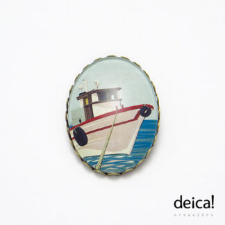 Broche-ovalado-grande-ilustrado-co-debuxo-barco-bateeiro