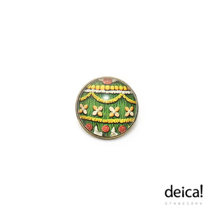 Broche-redondo-pequeno-ilustrados-co-debuxo-maio